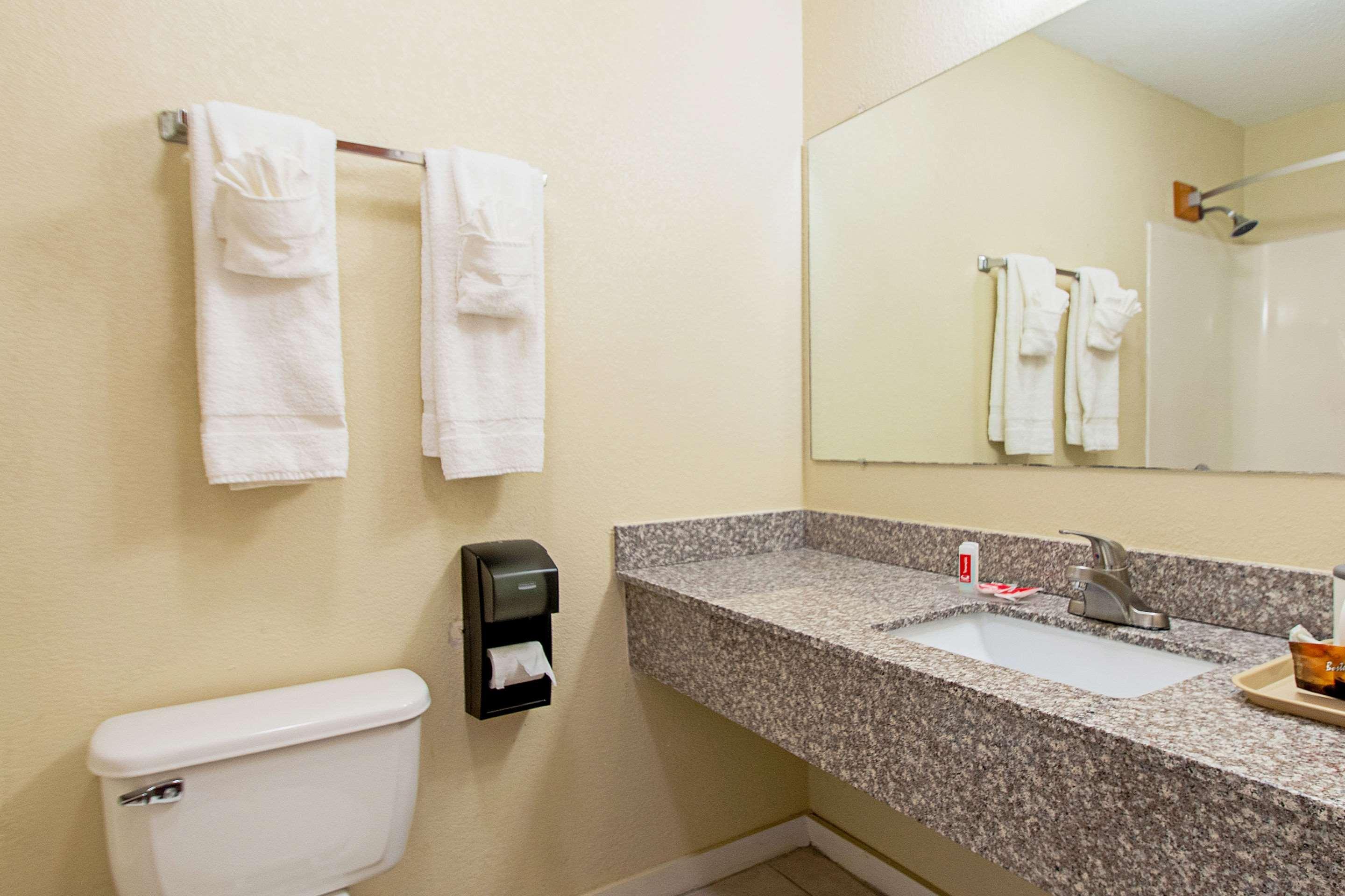 Econo Lodge Utica Dış mekan fotoğraf