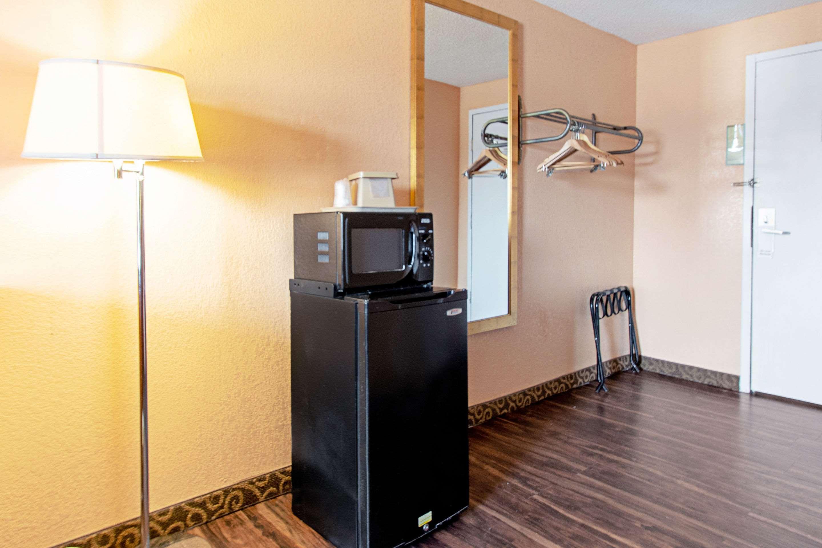 Econo Lodge Utica Dış mekan fotoğraf