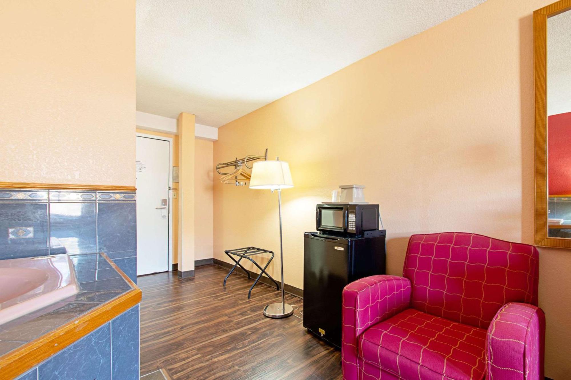 Econo Lodge Utica Dış mekan fotoğraf